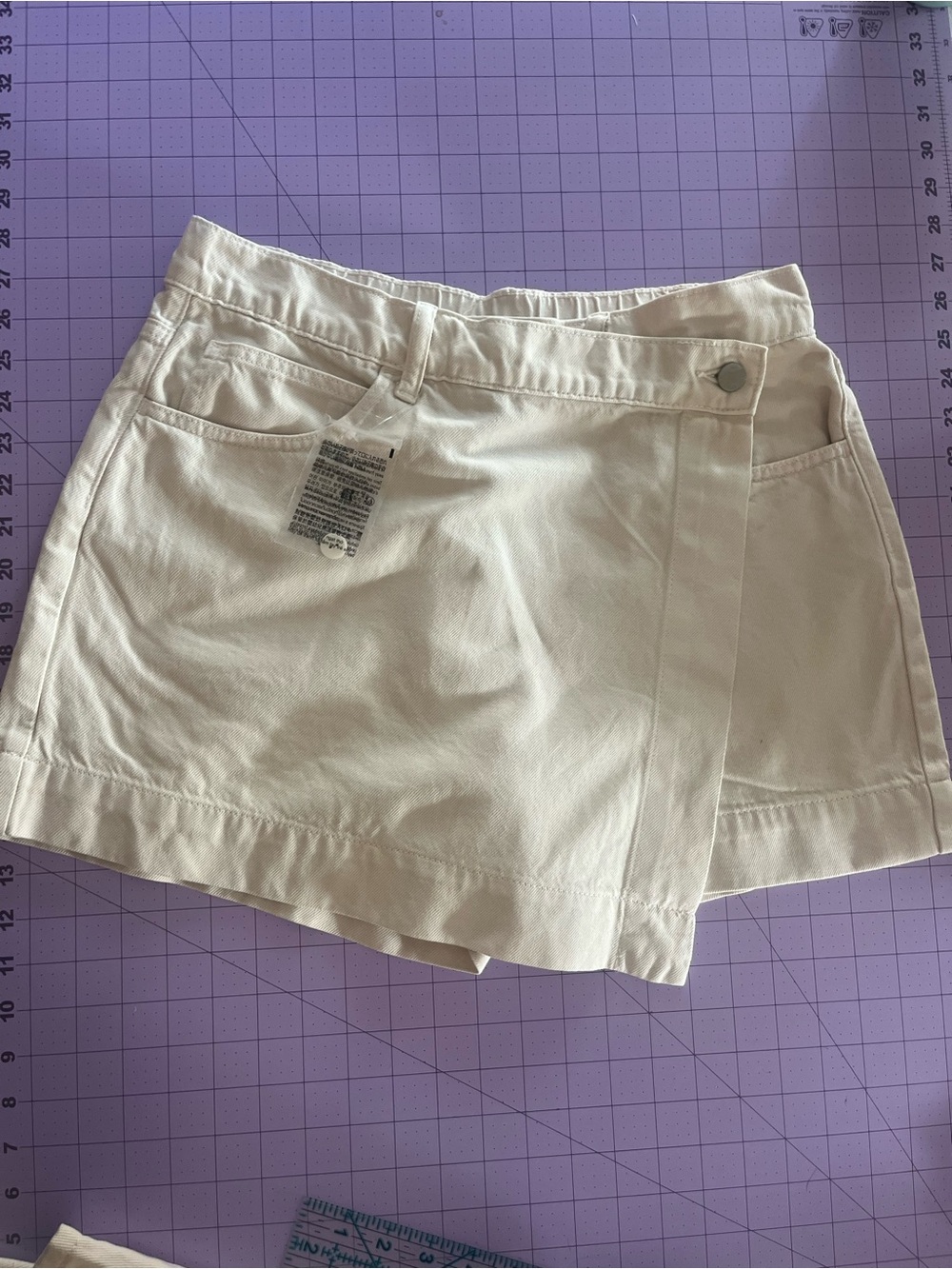 UNIQLO Cream Wrap-Front Shorts Skort L NWT